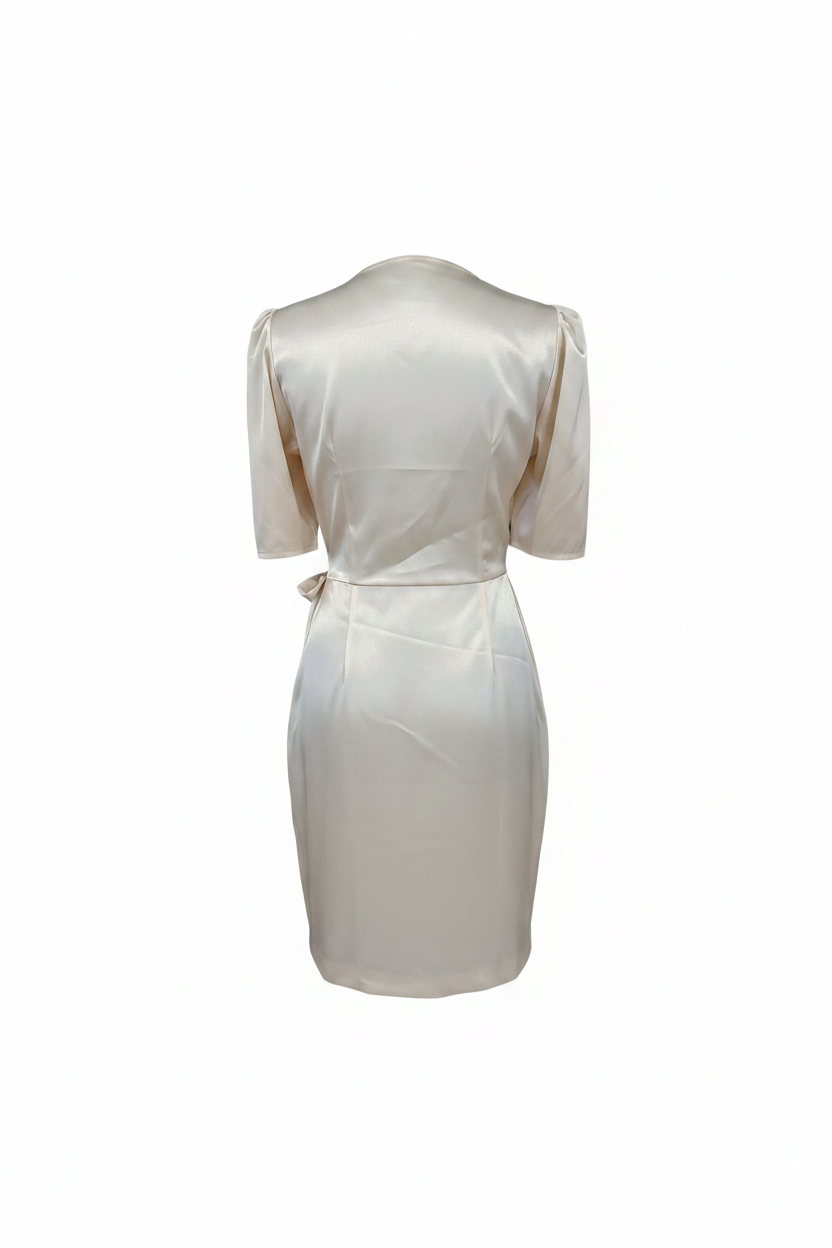 Abito satin avorio retro - sfondo bianco